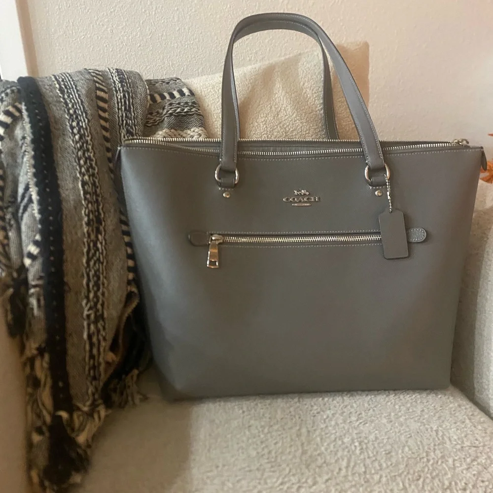 Coach Purse - Picture 1 of 4